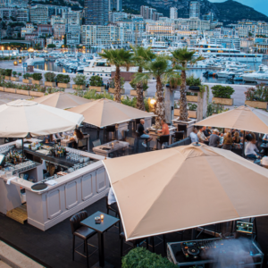 monaco-carlo-commercant-before-restaurant-bar