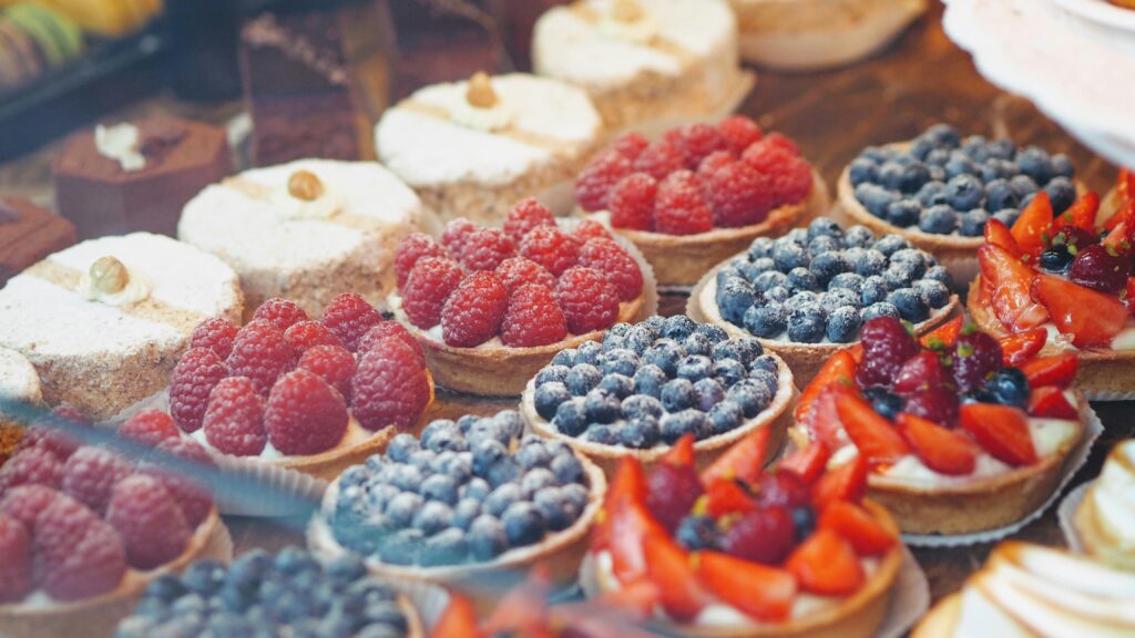 Vitrine de tartes et pâtisseries aixoises