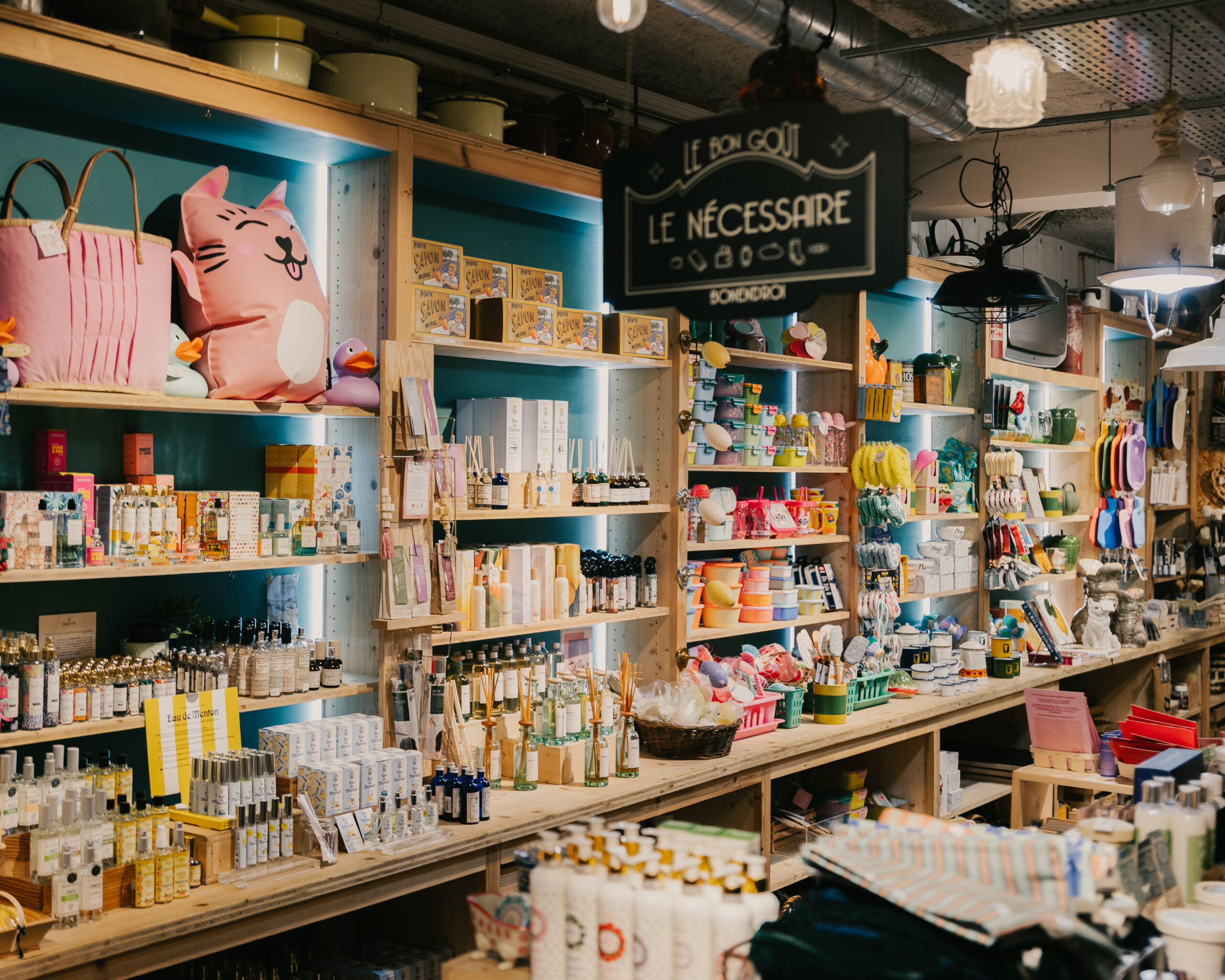 Read more about the article 5 concepts stores à faire à Bordeaux en 2026